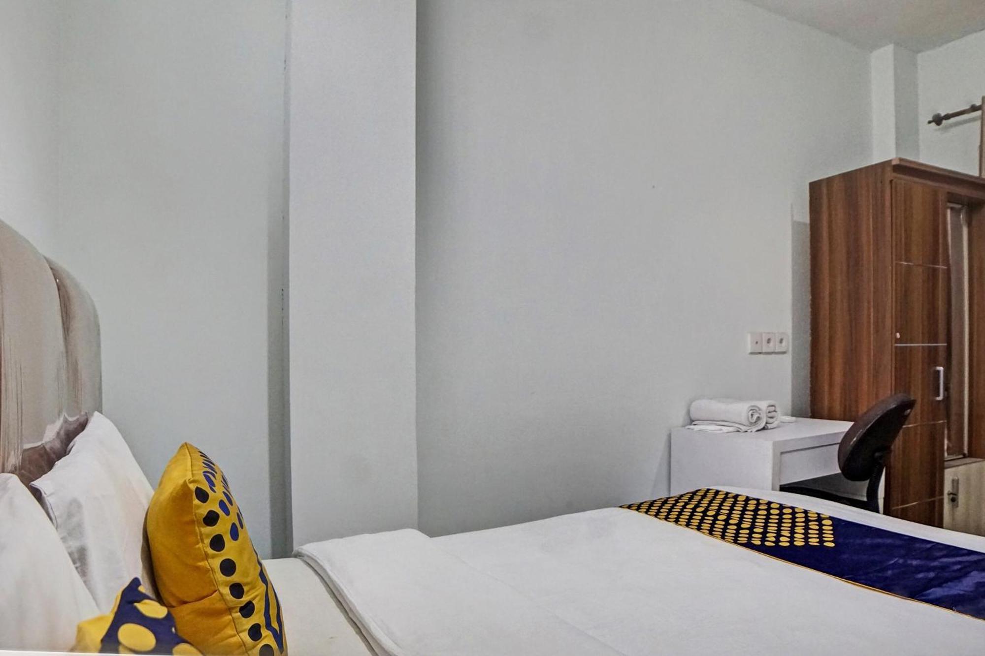 Spot On 92822 Finest House Near Amplas Bus Terminal Medan Luaran gambar