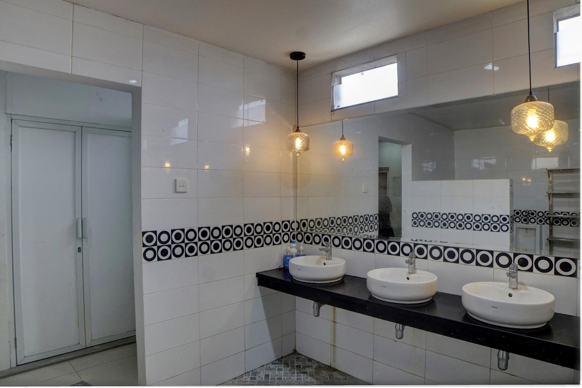 Spot On 92822 Finest House Near Amplas Bus Terminal Medan Luaran gambar