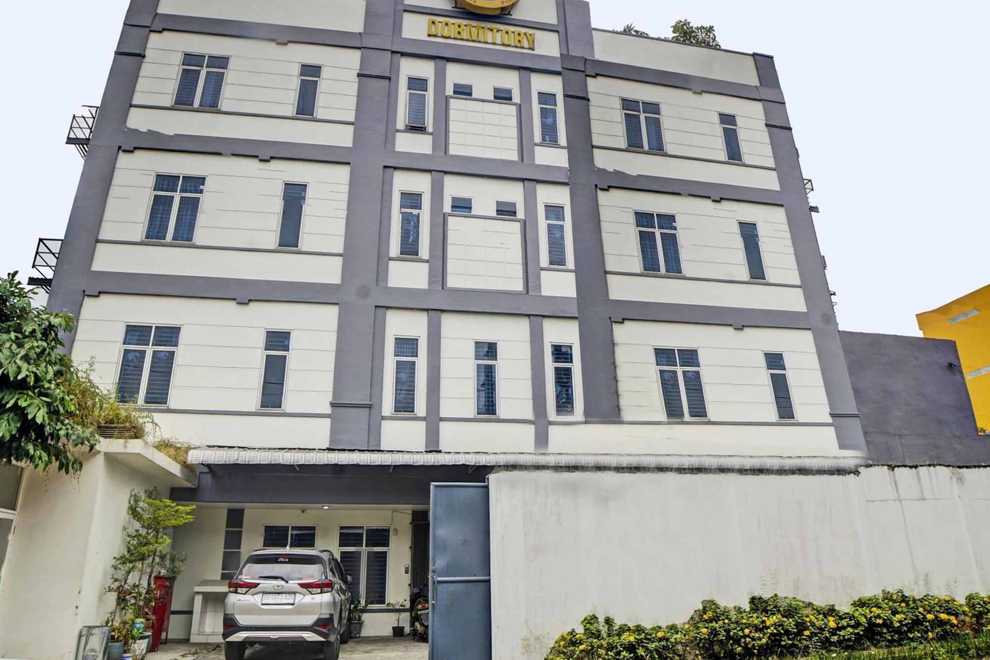 Spot On 92822 Finest House Near Amplas Bus Terminal Medan Luaran gambar